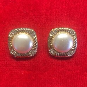 VINTAGE COUTURE GOLD-TONED FAUX MABE PEARL & RHINESTONES SQUARE CLIP EARRINGS